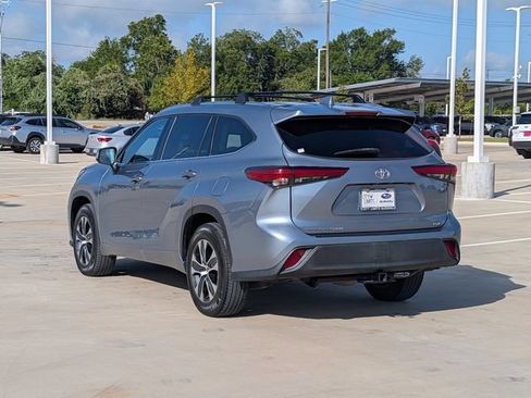 Used 2020 Toyota Highlander XLE FWD image 4