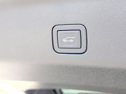 Used 2025 Chevrolet Tahoe High Country image 38