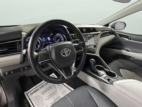 Used 2019 Toyota Camry XLE image 18