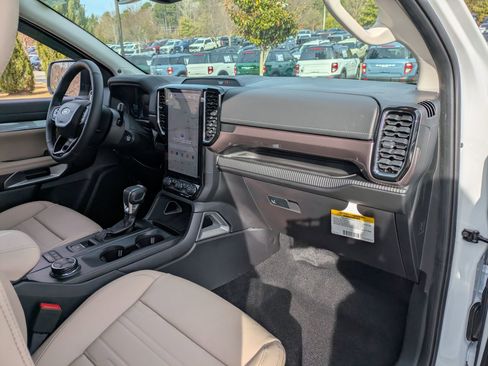 New 2025 Ford Ranger Lariat w/ FX4 Off-Road Package image 40