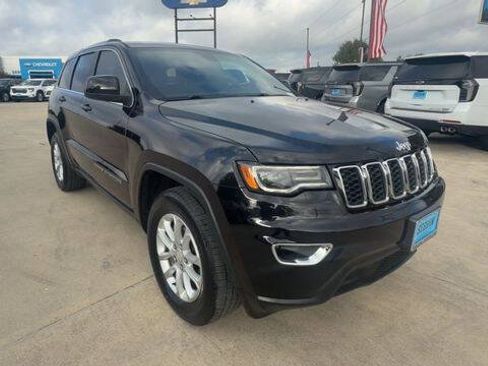 Used 2021 Jeep Grand Cherokee Laredo RWD image 2