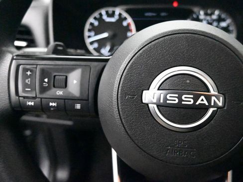 Used 2023 Nissan Rogue SV image 15