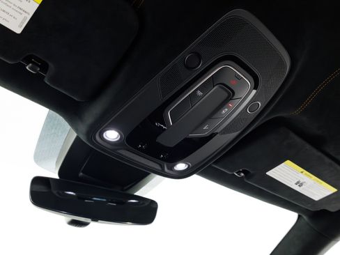 Used 2024 Lamborghini Urus Performante AWD/4WD image 30