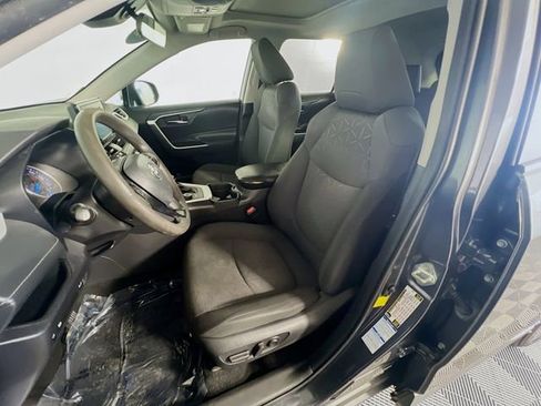 Used 2021 Toyota RAV4 XLE w/ Convenience Package image 10