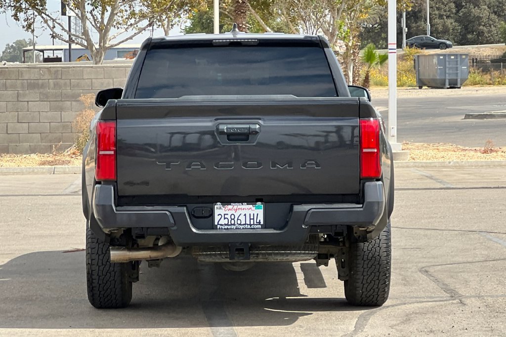 Certified 2025 Toyota Tacoma TRD Off-Road AWD/4WD image 6