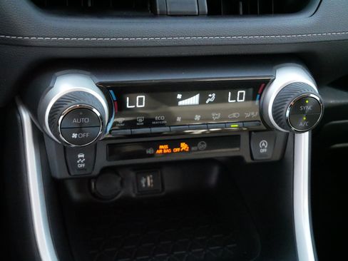 Used 2025 Toyota RAV4 XLE AWD/4WD image 23