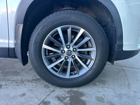 Used 2019 Toyota Highlander XLE image 54