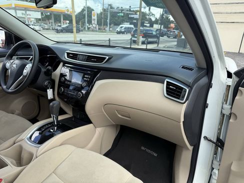 Used 2016 Nissan Rogue S w/ Appearance Package FWD image 24