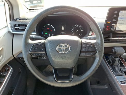 Used 2024 Toyota Sienna LE image 22