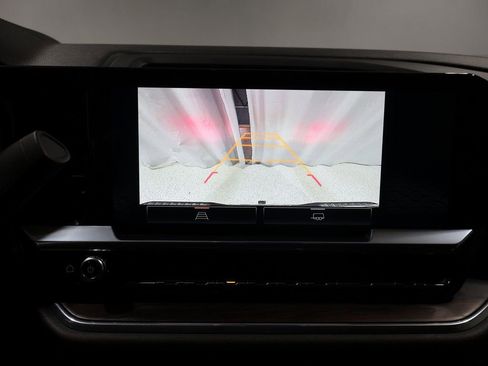 Used 2023 GMC Sierra 1500 SLT image 32