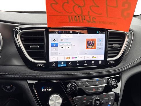 New 2026 Chrysler Pacifica Select image 16