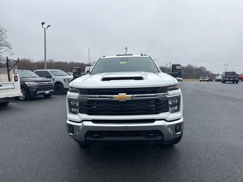 Used 2024 Chevrolet Silverado 3500 LT w/ Convenience Package image 2
