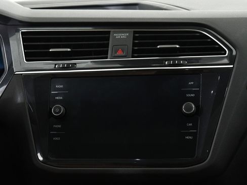 Used 2022 Volkswagen Tiguan SE image 9