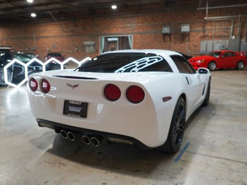 Used 2007 Chevrolet Corvette Coupe w/ Preferred Equipment Group RWD image 14