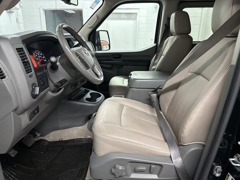 Used 2021 Nissan NV 3500 SL image 18