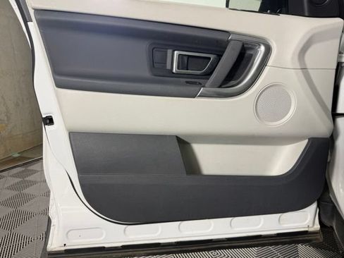 Used 2019 Land Rover Discovery Sport SE AWD/4WD image 14