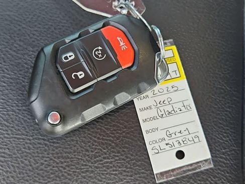 Used 2025 Jeep Gladiator Sport image 35