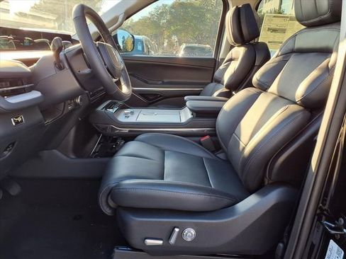 New 2025 Lincoln Navigator Reserve AWD/4WD image 7
