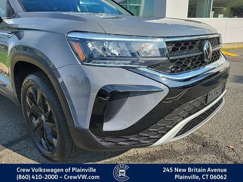Certified 2023 Volkswagen Taos SE w/ Panoramic Sunroof Package AWD/4WD image 22