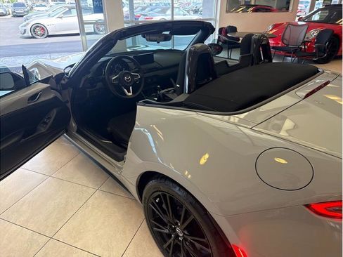 Used 2024 MAZDA MX-5 Miata Club RWD image 18