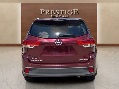 Used 2018 Toyota Highlander XLE AWD/4WD image 21