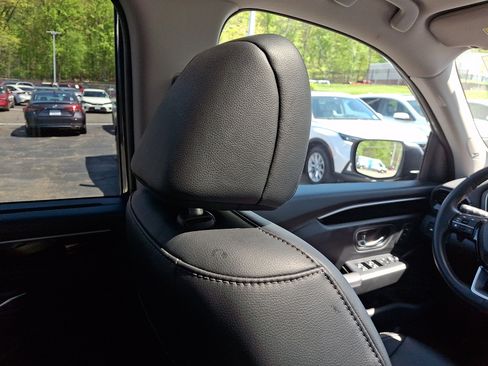 Certified 2023 Honda Pilot Touring image 13