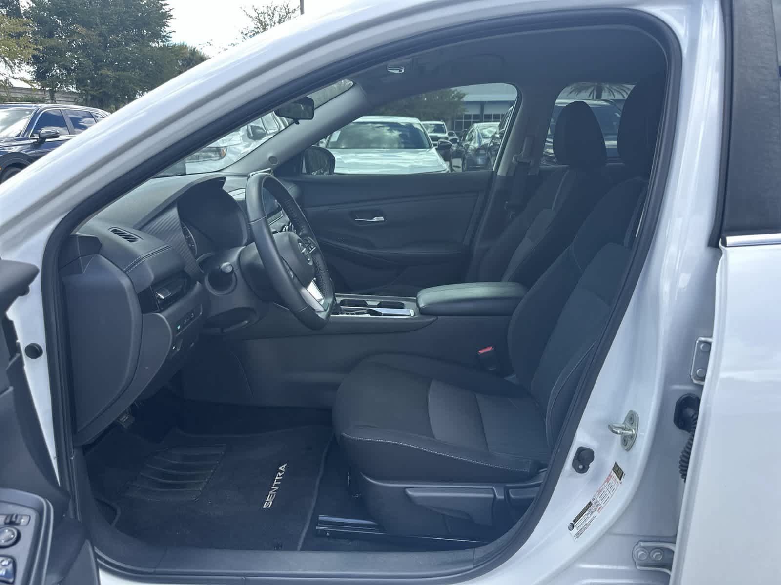 Used 2022 Nissan Sentra SV w/ Trunk Package FWD image 2