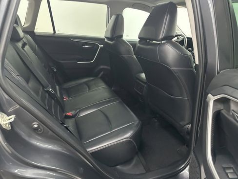 Used 2020 Toyota RAV4 XLE Premium FWD image 25