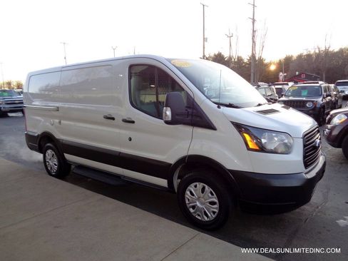 Used 2019 Ford Transit 250 130 Low Roof RWD image 2