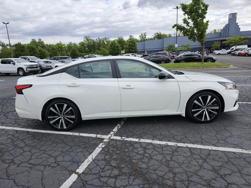 Used 2022 Nissan Altima 2.5 SR FWD image 12
