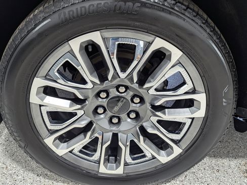 Used 2023 GMC Yukon Denali Ultimate image 9