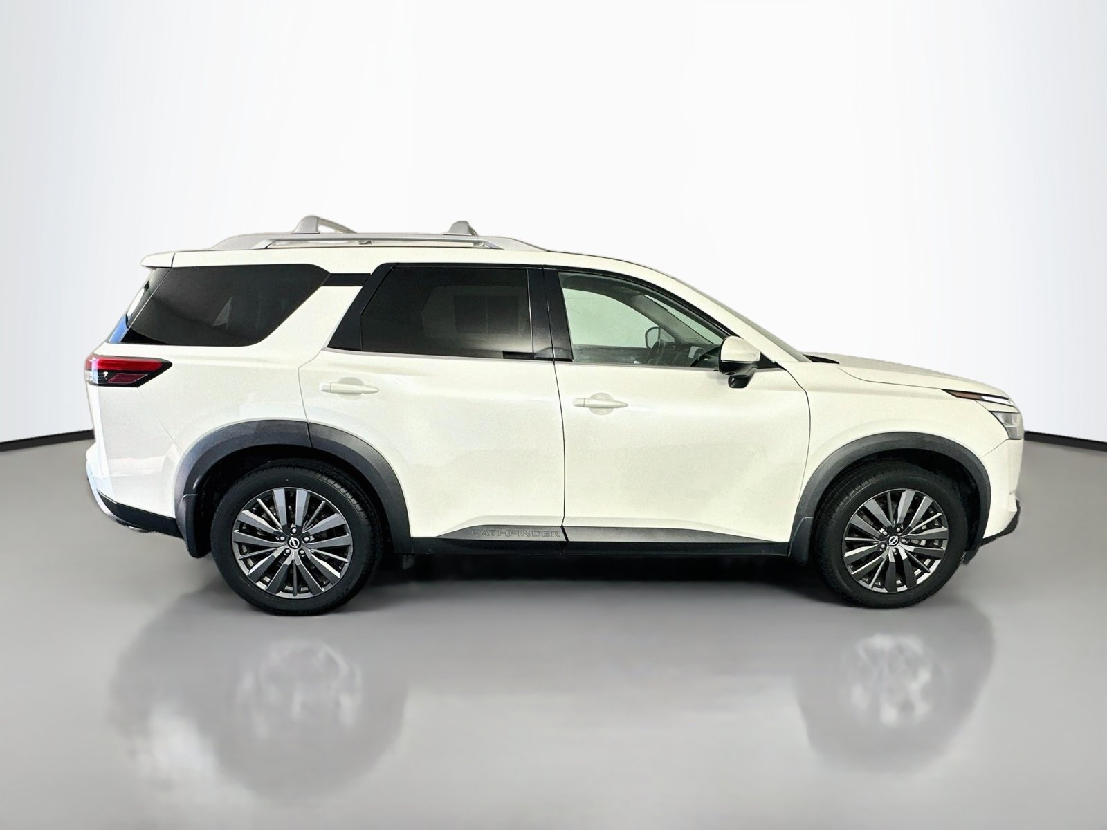 Certified 2022 Nissan Pathfinder SL w/ SL Premium Package FWD image 8