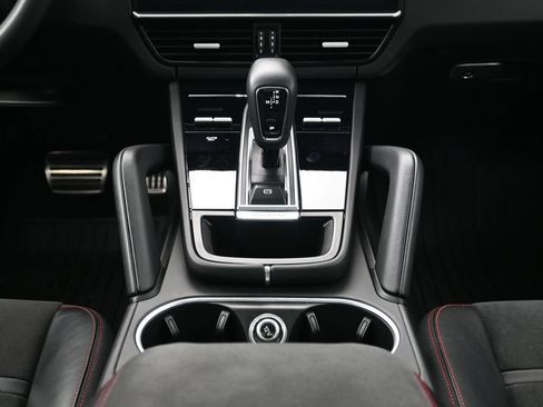Certified 2023 Porsche Cayenne GTS w/ Assistance Package AWD/4WD image 10