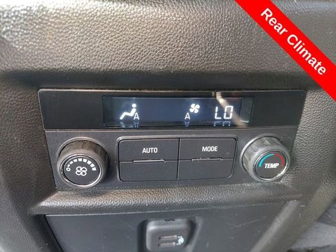 Used 2023 Chevrolet Traverse LT w/ Rear Camera Mirror Package AWD/4WD image 24