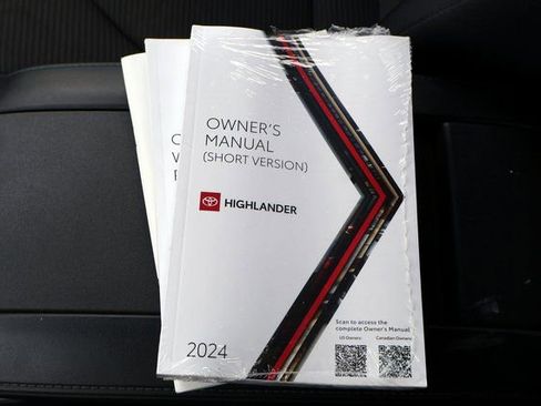 Used 2024 Toyota Highlander LE image 36