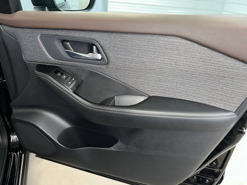 Used 2023 Nissan Rogue SV image 29