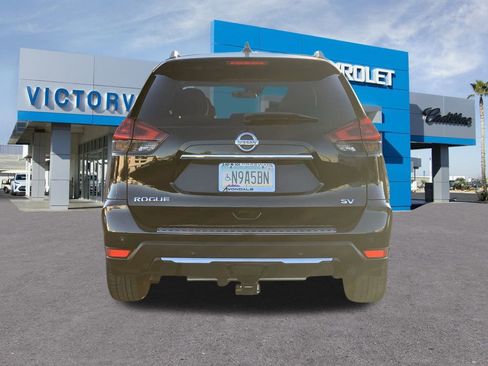 Used 2020 Nissan Rogue SV w/ Premium Package image 6