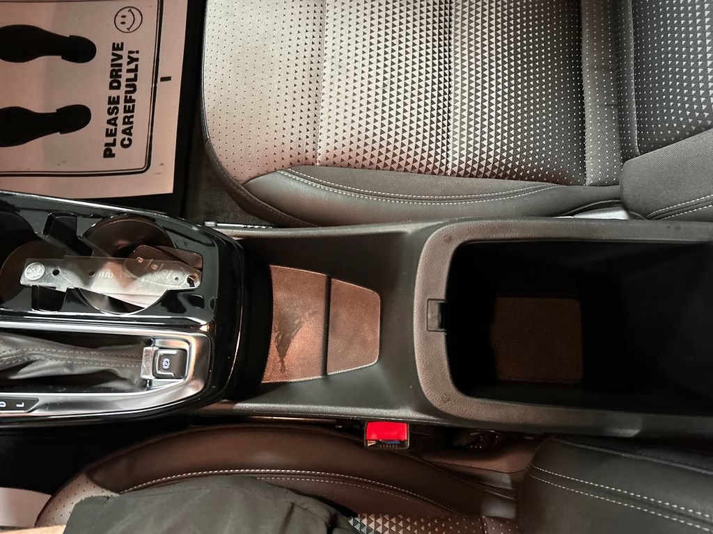 Used 2025 Chevrolet Trax LT FWD image 20