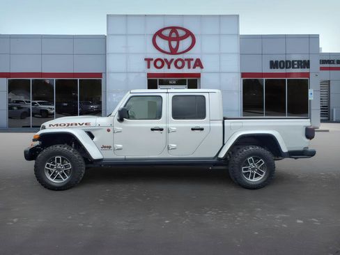 Used 2024 Jeep Gladiator Mojave AWD/4WD image 2