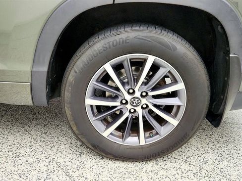 Used 2018 Toyota Highlander XLE AWD/4WD image 10