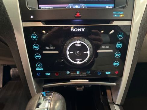 Used 2015 Ford Explorer Limited w/ Equipment Group 302A AWD/4WD image 34