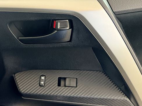 Used 2015 Toyota RAV4 LE image 31