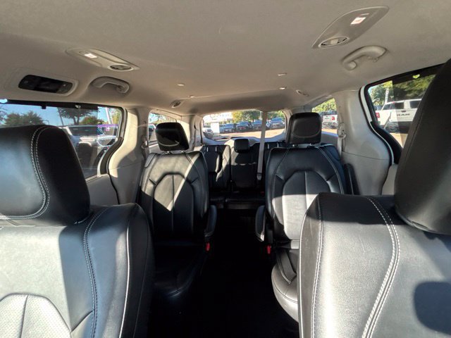 Used 2024 Chrysler Pacifica Touring-L FWD image 15