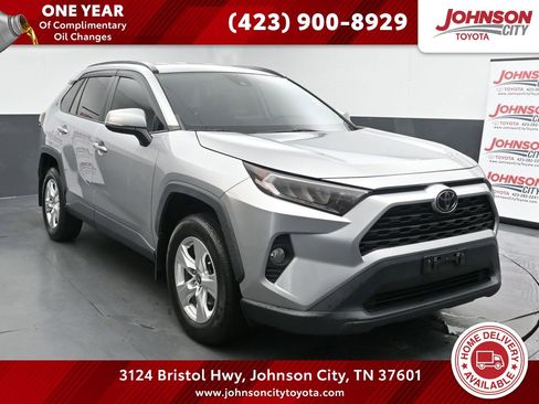 Used 2021 Toyota RAV4 XLE image 1