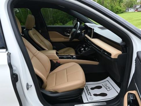 Used 2022 Lincoln Corsair Reserve AWD/4WD image 19