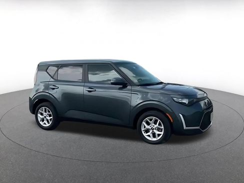Used 2025 Kia Soul LX w/ LX Technology Package FWD image 2