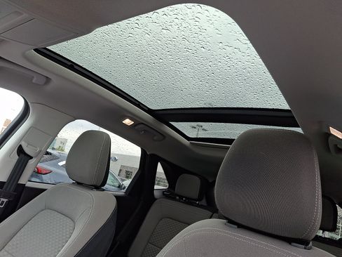 Certified 2022 Ford Escape SE w/ SE Sport Appearance Package image 21