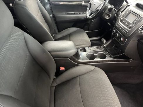 Used 2014 Kia Sorento LX AWD/4WD image 4