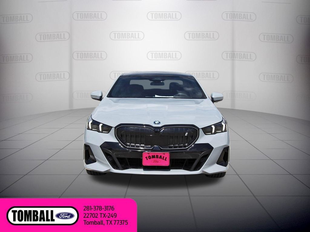 Used 2024 BMW i5 eDrive40i w/ M Sport Package RWD image 2