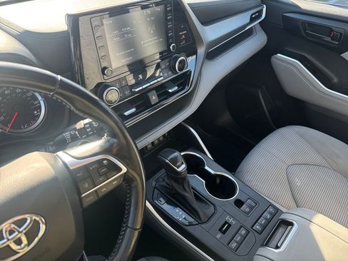 Used 2021 Toyota Highlander LE image 22